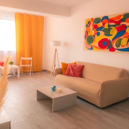 Sunset Apartment - Central Apt With Rooftop Garden Bucarest Esterno foto