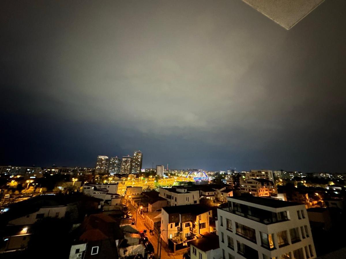 Sunset Apartment - Central Apt With Rooftop Garden Bucarest Esterno foto