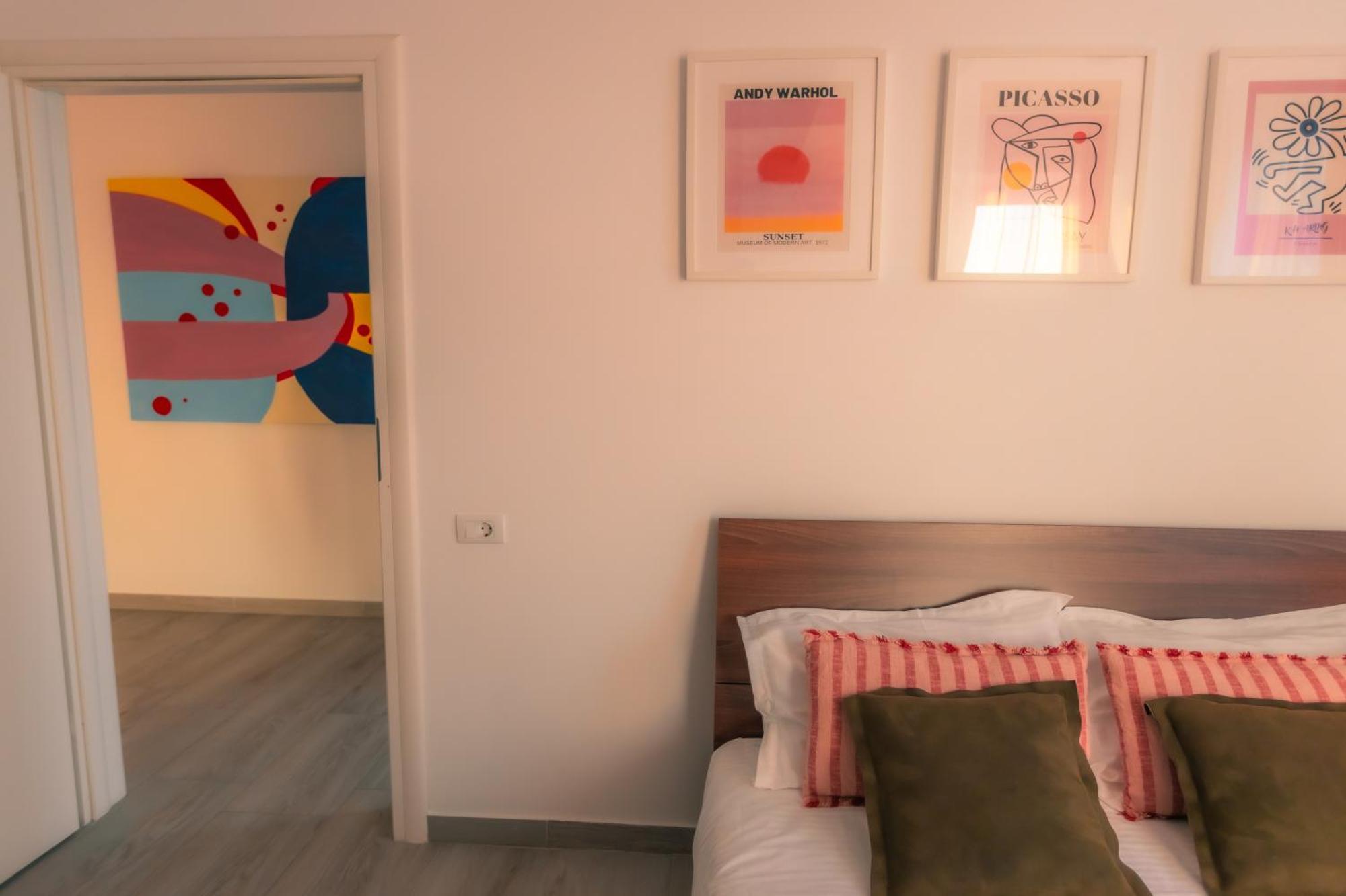 Sunset Apartment - Central Apt With Rooftop Garden Bucarest Esterno foto
