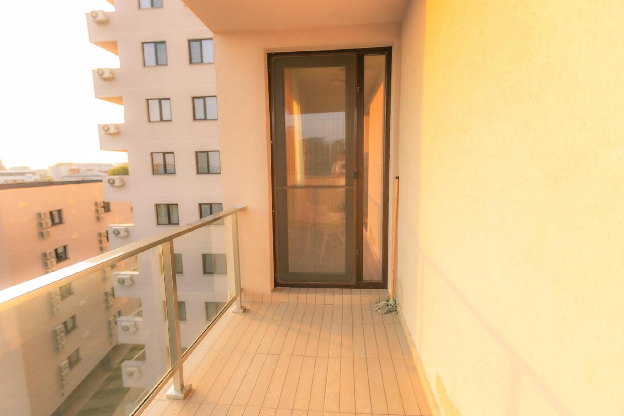 Sunset Apartment - Central Apt With Rooftop Garden Bucarest Esterno foto